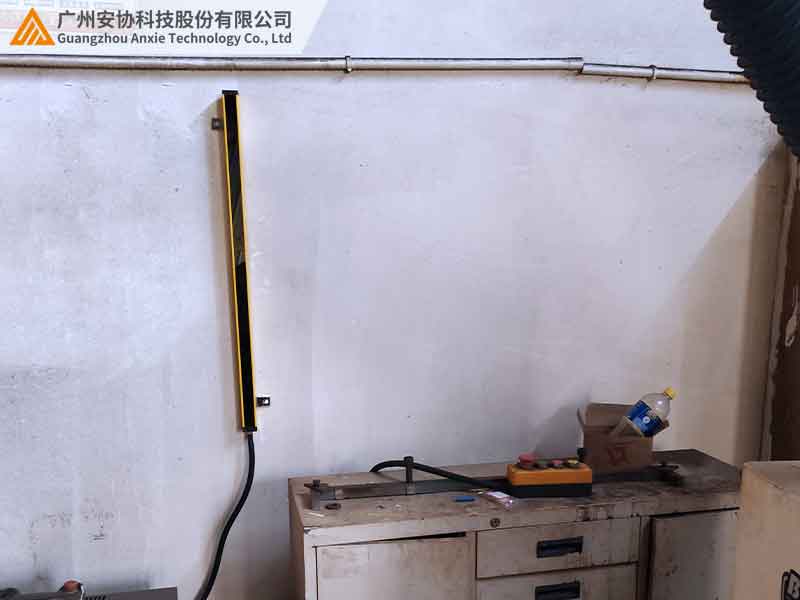 单边漫反射光幕：无需对射的安全防护革新