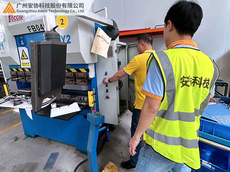 线同步安全光栅在复杂环境中的性能表现
