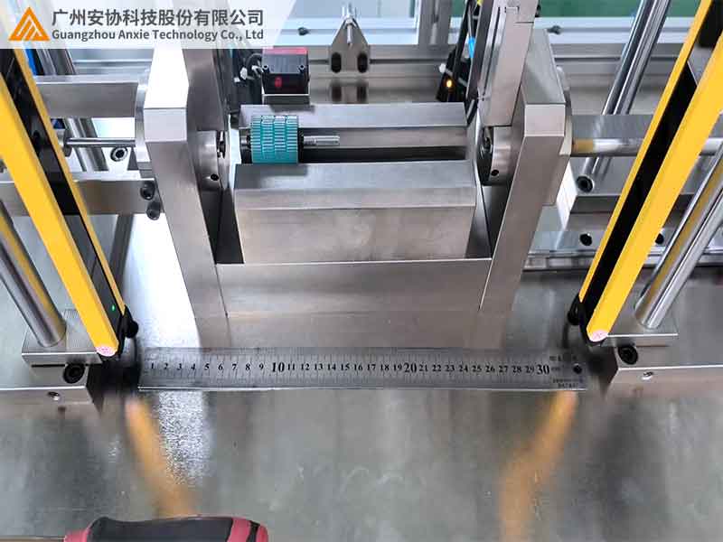 自动化防夹手首选：红外对射光幕方案.jpg