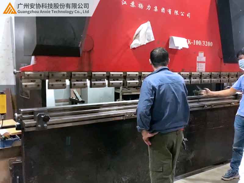 安全光栅如何保障折弯机操作安全？