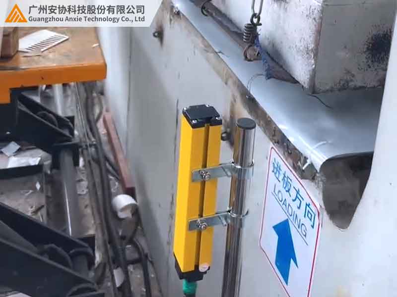 安全光栅的电气符号是什么