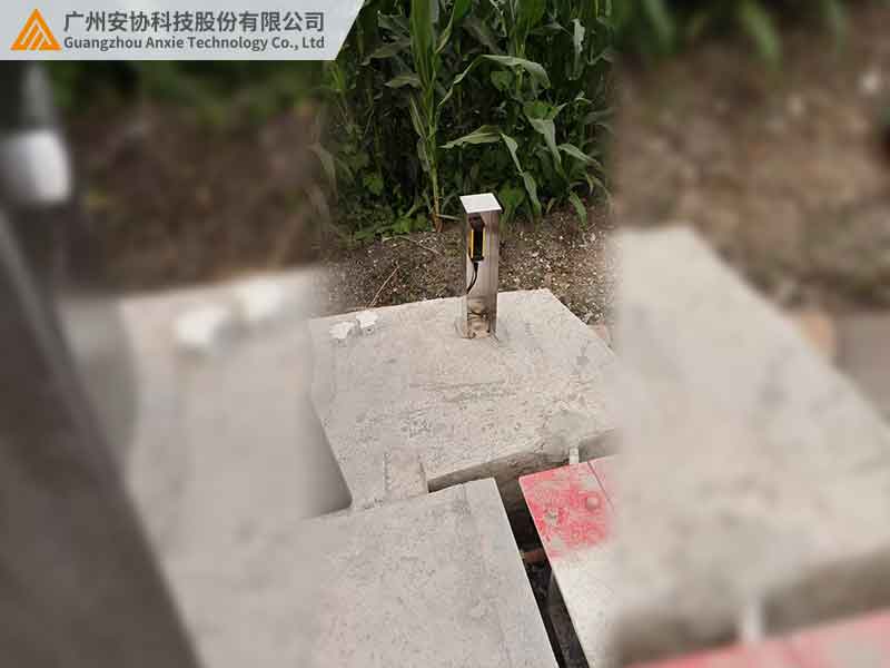 地磅安装漫反射安全光栅案例.jpg