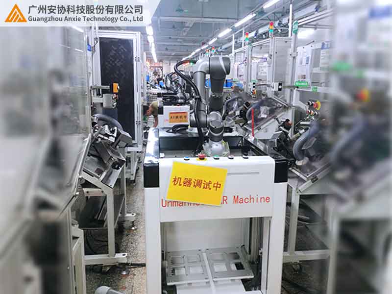 焊接机械臂的安全光栅防护作用案例.jpg