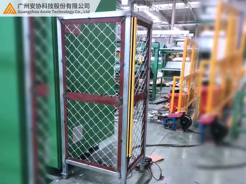 红外安全光栅防护人员闯入自动停机案例.jpg