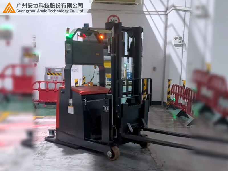 毫米级精度激光雷达保障无人智能叉车避障案例.jpg