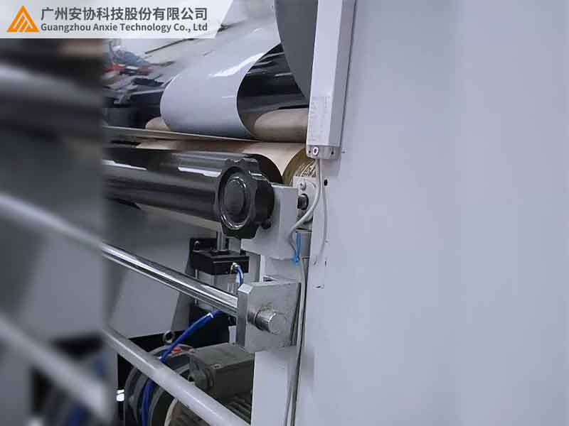 小巧安全光幕解决空间受限安装难题