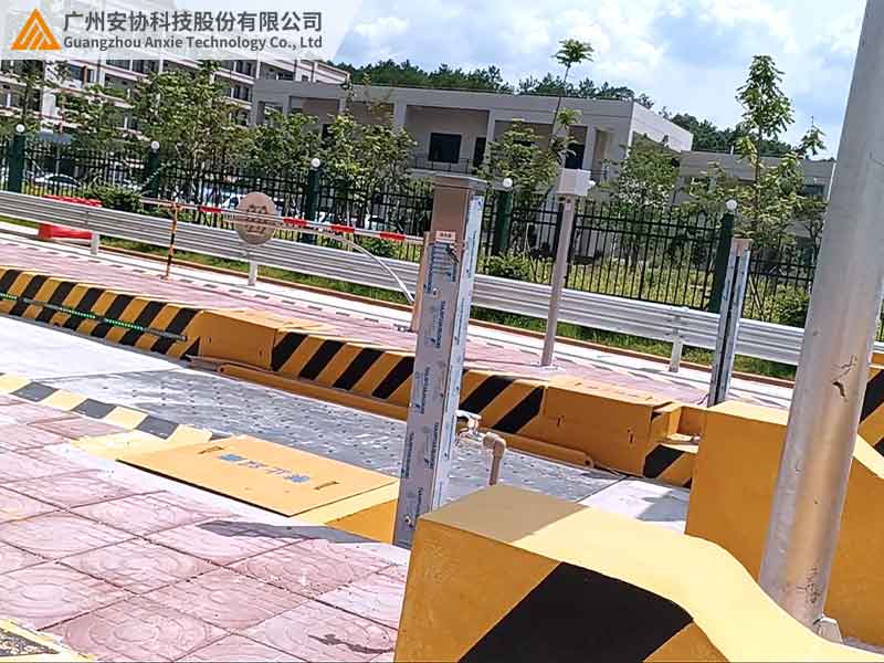 高速收费站人工称重车道的车辆分离光幕案例.jpg