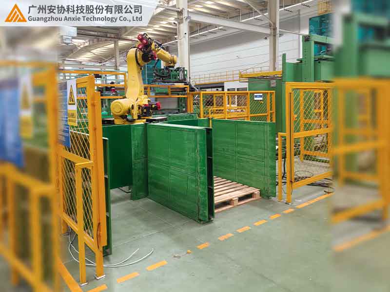 机械臂生产区域安全光栅精准防人员闯入