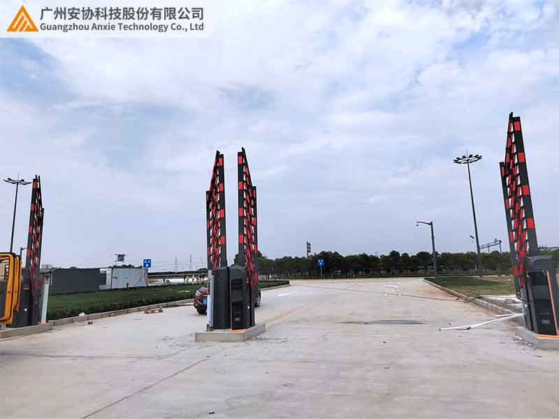 园区门口道闸车辆分离光幕安装指南