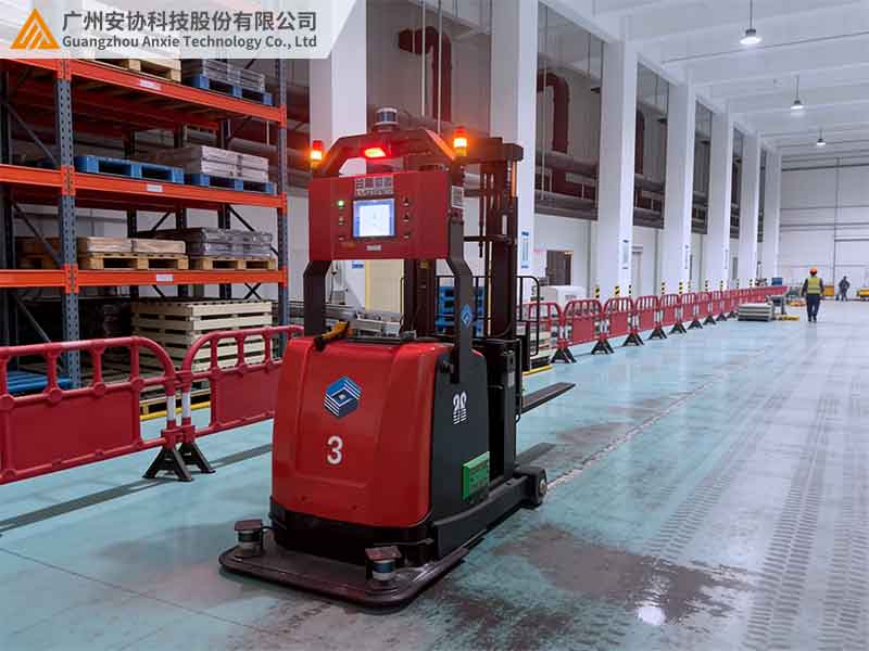 激光雷达实时监测无人叉车周围的动态障碍物