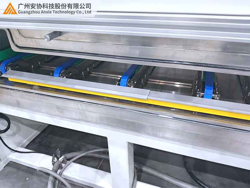 工业设备安装光电装置预防冲压工伤事故