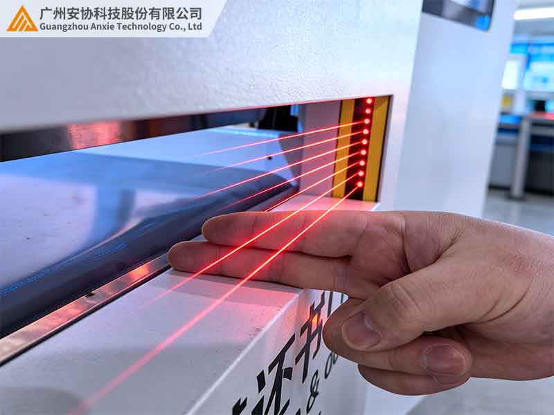 安全光栅选型指南：光轴点距离选择及手指防护适配