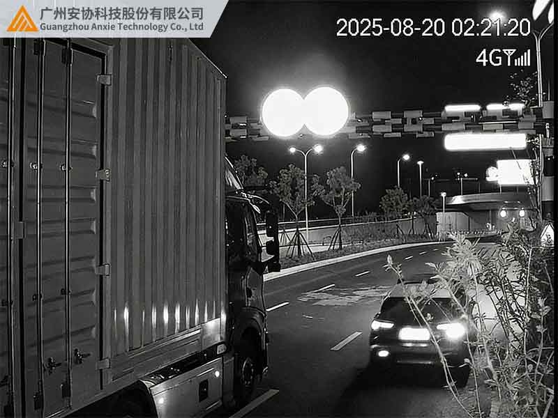 激光雷达安装在限高杆守护隧道入口卡车安全案例.jpg