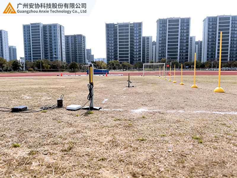 抗阳光测量光幕用于足球射门检测案例.jpg