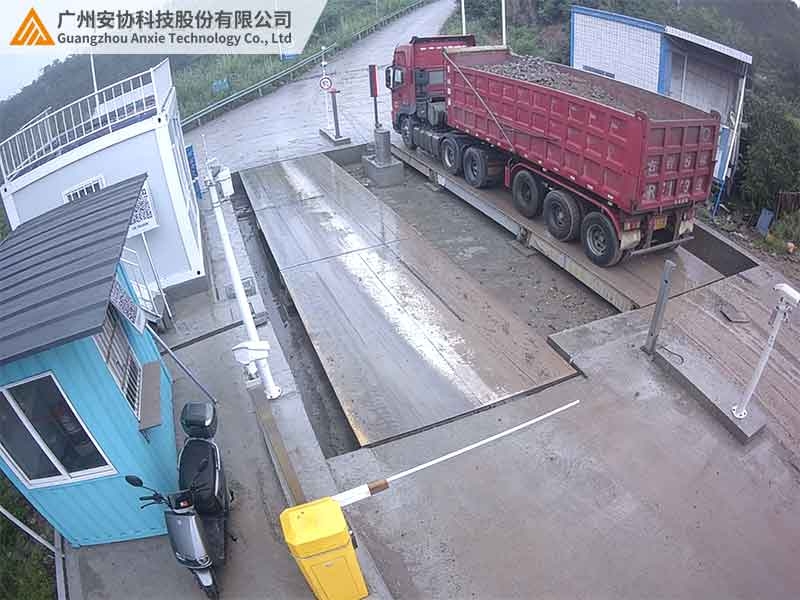 单边光幕在货车地磅称重中的安全检测应用.jpg