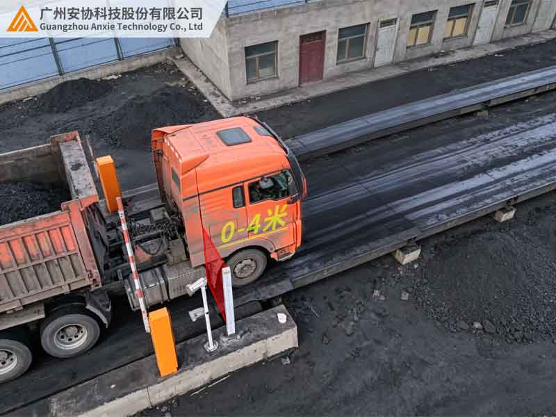 露天矿运煤车闸口单边光栅定位控制方案