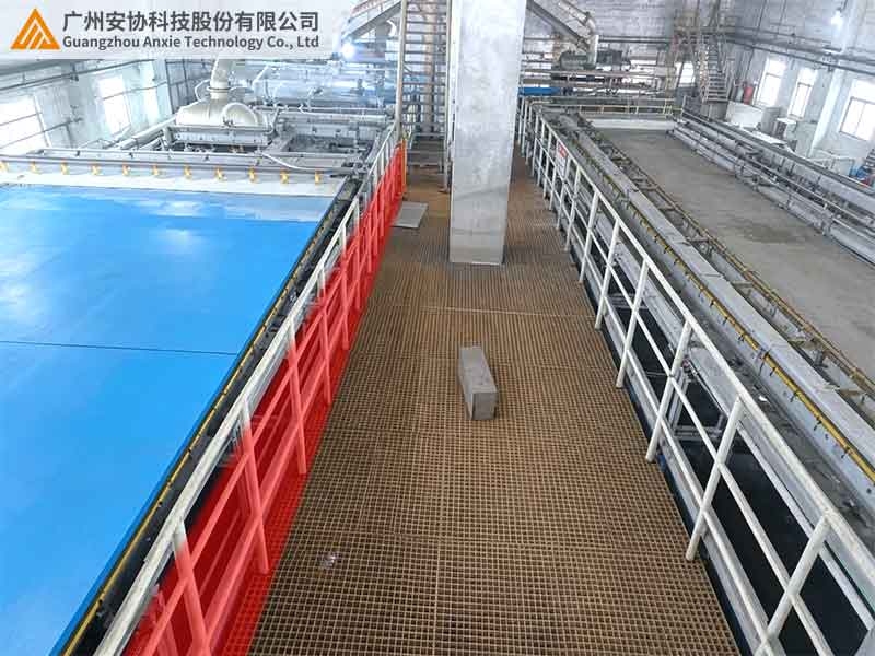 大型车间的光幕规范现场作业安全管理.jpg