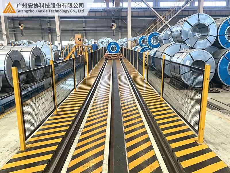 钢卷行车吊运怎样布设安全光栅防护.jpg