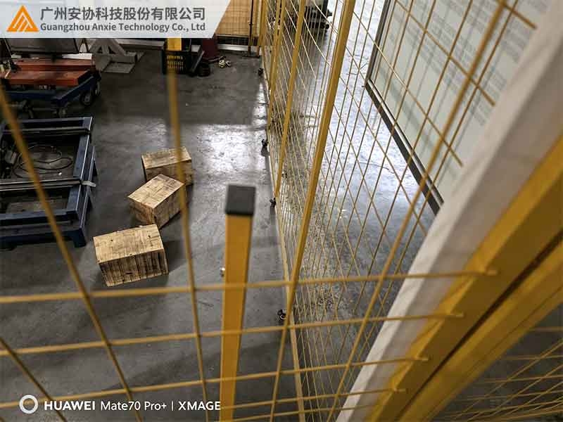 防护栏开口处如何加装安全光栅防护.jpg