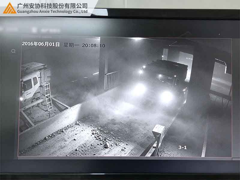 测量光幕用于渣土车下料定位如何抵御粉尘干扰？.jpg